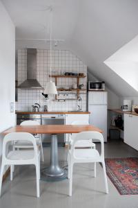 Virtuvė arba virtuvėlė apgyvendinimo įstaigoje Sköna Hönor Apartments