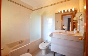 Ein Badezimmer in der Unterkunft Caricuao house