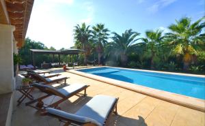 Der Swimmingpool an oder in der Nähe von Caricuao house