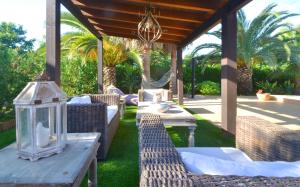 Ein Garten an der Unterkunft Caricuao house