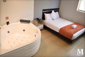 Letto o letti in una camera di Hotel Mega