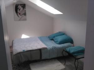 A bed or beds in a room at villa provençale STEVENSON