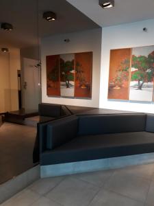 CALIDO-Departamento 1 dormitorio amueblado excelente ubicacion的休息区