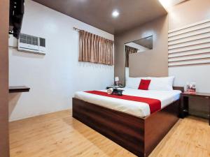 Postel nebo postele na pokoji v ubytování RedDoorz Plus near Robinsons Place Gensan