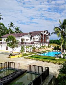 un'immagine di un resort con piscina di Samudra Beach Resort a Tangalle