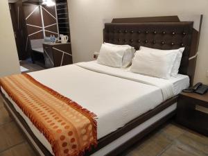 Uma cama ou camas num quarto em CS EMPIRE