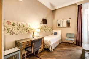 A television and/or entertainment centre at Boutique Hotel Galatea