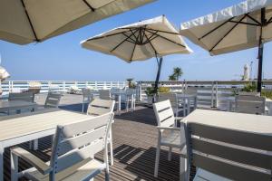 Balkon atau teras di Terme Beach Resort