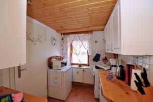 Η κουζίνα ή μικρή κουζίνα στο Familien-Ferienwohnung Haustein