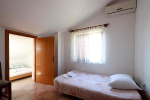 Ein Bett oder Betten in einem Zimmer der Unterkunft Apartments Dario