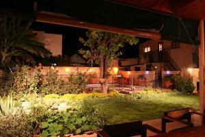 Κήπος έξω από το Thyme and Again Bed and Breakfast