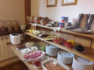 Jedlo v ubytovaní bed & breakfast alebo blízkom okolí