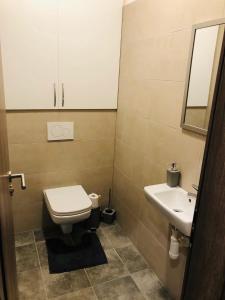 Koupelna v ubytování Tále Apartmán 9, Lúčnica, Chopok juh + 11 fotografií