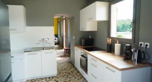 A kitchen or kitchenette at MARA RIVIERE La Jaille Yvon