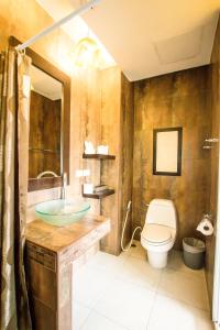 Phòng tắm tại Queen Boutique Hotel Chaweng