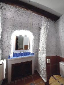 Koupelna v ubytování Casas Cueva y Cortijo La Tala en Guadix
