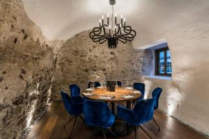 Predel za sedenje v nastanitvi Flurin Suites