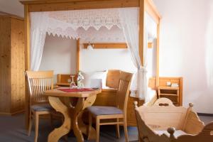 Posezení v ubytování Hotel Gasthof Weißer Löwe + 23 fotografií