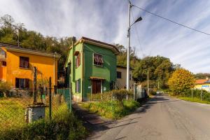 a green house on the side of a street at Afrodite IdroSuite in Piano di Follo