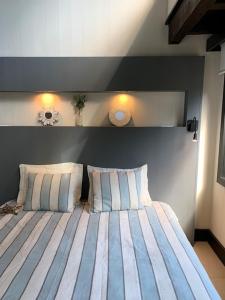 a bedroom with a large bed with two pillows at Sieteflores Hosteria De Montaña in San Martín de los Andes