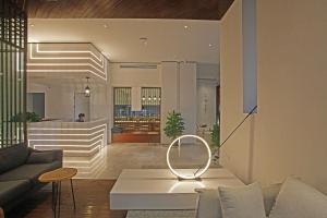 Riverside Peak Lodge Zhangjiajie Wulingyuan National Park的休息区