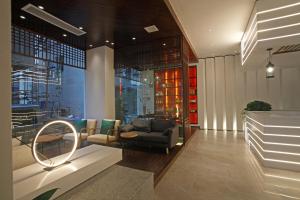 Riverside Peak Lodge Zhangjiajie Wulingyuan National Park的休息区