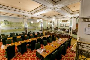 Εστιατόριο ή άλλο μέρος για φαγητό στο Adelphi Hotel