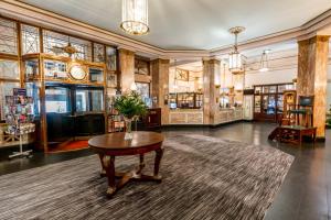 Εστιατόριο ή άλλο μέρος για φαγητό στο Adelphi Hotel