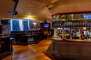 Ο χώρος του lounge ή του μπαρ στο Adelphi Hotel
