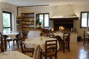 Restorāns vai citas vietas, kur ieturēt maltīti, naktsmītnē Agriturismo Girolomoni - Locanda