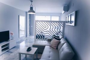 TV a/nebo společenská místnost v ubytování APARTMENT LA CALA DREAM & SEA VIEW