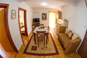 Dining area sa apartment