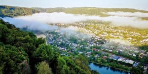 an aerial view of a town in the clouds at Moselsteig Lodge in Starkenburg