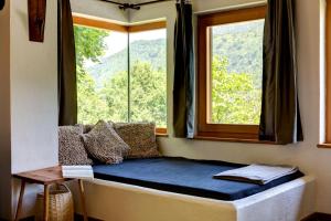 Een bed of bedden in een kamer bij Herzegovina Lodges Boracko Jezero