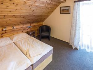 Postel nebo postele na pokoji v ubytování EA Horský Hotel Hájenka