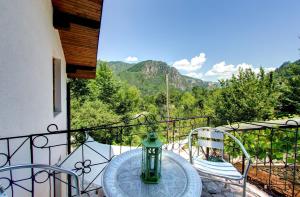 Balkon atau teras di Herzegovina Lodges Boracko Jezero