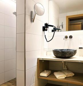 Ένα μπάνιο στο Hotel Sabine +16 φωτογραφίες