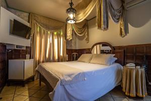 Een bed of bedden in een kamer bij Pousada Estalagem de Brotas