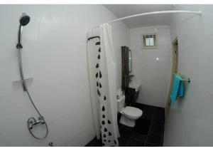 Ένα μπάνιο στο Wilhelmina Hotel & Apartments +4 φωτογραφίες