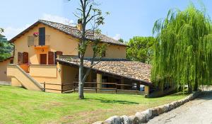 a house with a tree in front of it at Antica Melegnano in Atri