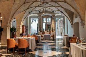 Restaurant o un lloc per menjar a Hotel Stary