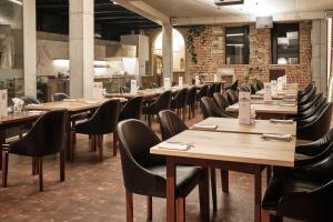 Reštaurácia alebo iné gastronomické zariadenie v ubytovaní Hotel Stary