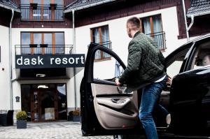a man is getting out of a car at dask resort in Szklarska Poręba