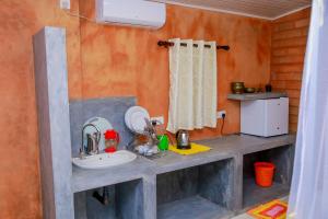 Dapur atau dapur kecil di Greenery Lanka Villa