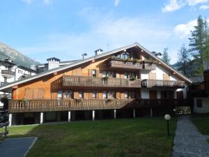 Nespecifikovaný výhled na hory nebo výhled na hory při pohledu z aparthotelu