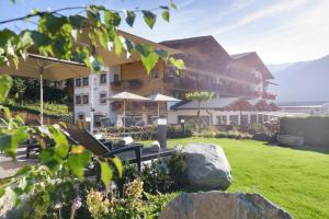 Nespecifikovaný výhled na hory nebo výhled na hory při pohledu z hotelu