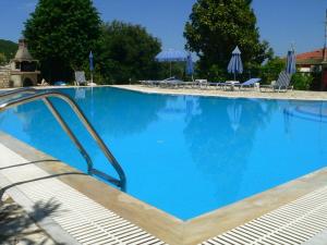 Bazén v ubytování APRAOS BAY HOTEL nebo v jeho okolí + 37 fotografií