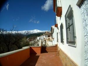 a balcony of a building with a view of a mountain at Alojamiento Rural Sierra de Jerez in Jerez del Marquesado