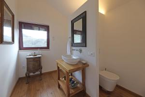 Koupelna v ubytování Quinta da Ferradosa Wines + 53 fotografií