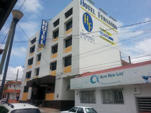 ein Gebäude mit einem Schild für ein neues Leben in der Unterkunft Hotel Fernando in Tuxtla Gutiérrez